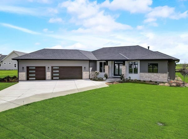 12345 N East Shoreland Dr, Mequon, WI 53092