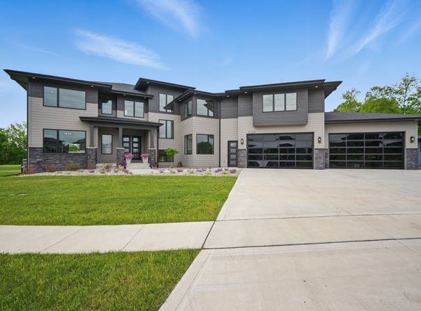 1004 NW Hugg Drive, Polk City, IA 50226