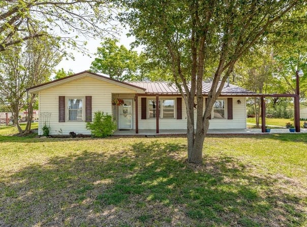 800 County Road 322, Comanche, TX 76442
