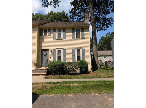 348 Wellman Ave, Chelmsford, MA 01863