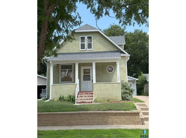 304 N Highland Ave, Sioux Falls, SD 57103