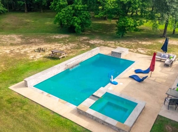 807 S Meadows Dr, Diboll, TX 75941
