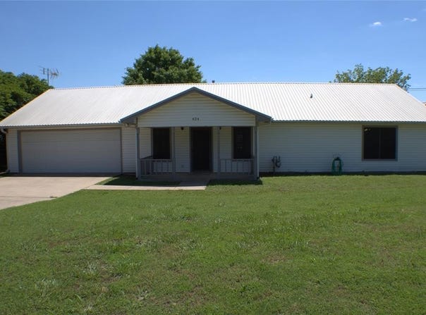 424 E Young Street, Howe, TX 75459