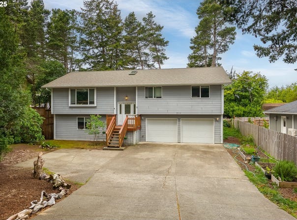 1345 MULBERRY LN, Florence, OR 97439