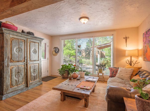 607 Valverde Street, Taos, NM 87571