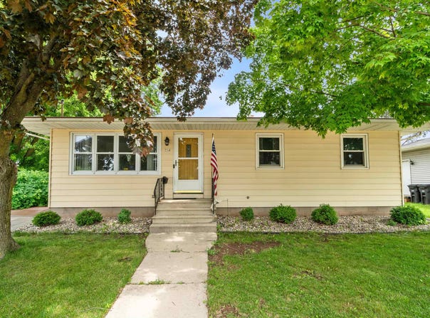 714 S SAWYER Street, OSHKOSH, WI 54902