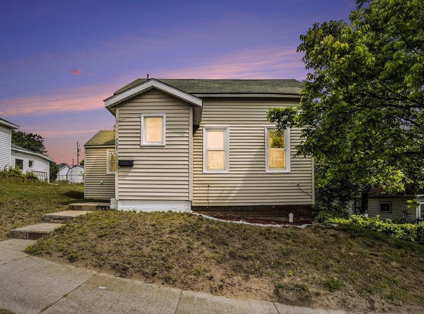 705 E Dowland Street, Ludington, MI 49431