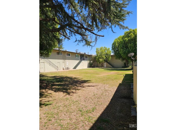 1124 Oleander Avenue, Bakersfield, CA 93304