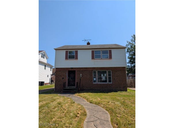 3588 Shannon Road, Cleveland Heights, OH 44118