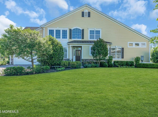 11 Aspen Lane, Tinton Falls, NJ 07724