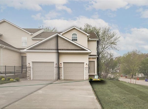 607 SW Shadow Glen Drive, Blue Springs, MO 64015