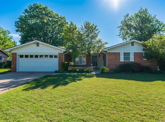 2305 S Hickory Place, Broken Arrow, OK 74012
