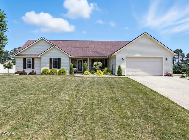 592 Gardenview Circle, Lima, OH 45801