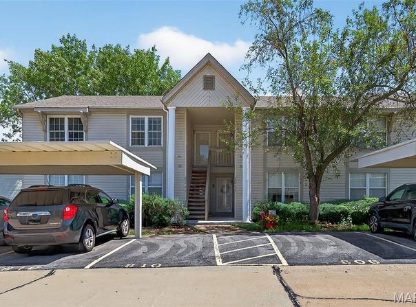 812 Sugar Valley Court, St Peters, MO 63376