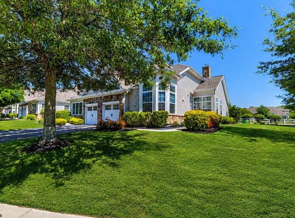 49 Ables Run Dr, Absecon, NJ 08201