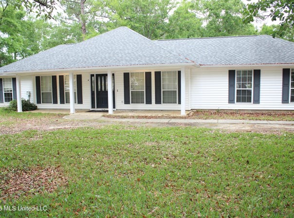 9300 Ridgeview Drive, Ocean Springs, MS 39564