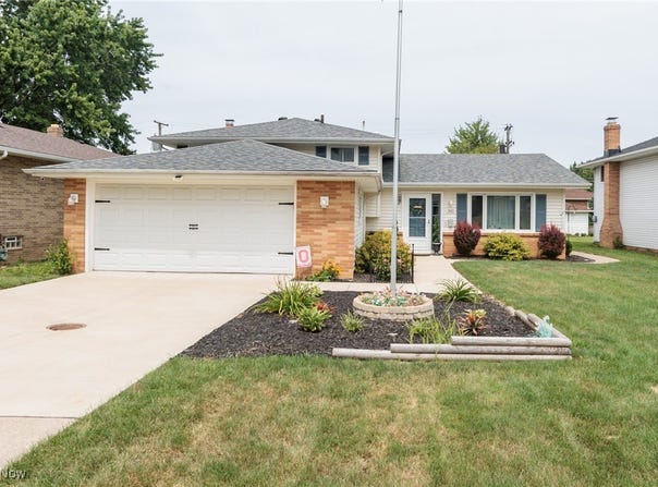 5602 Hollywood Drive, Parma, OH 44129