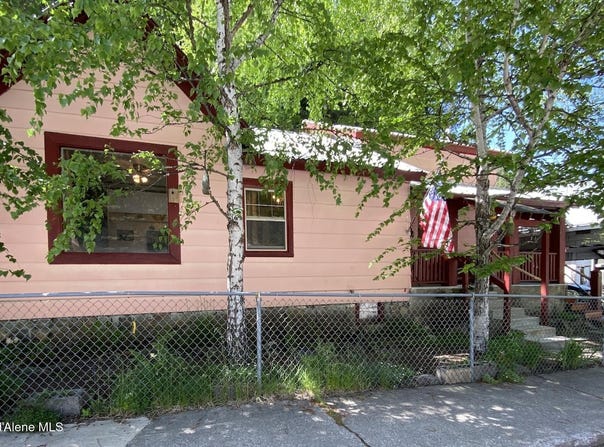 176 King St, Wallace, ID 83873