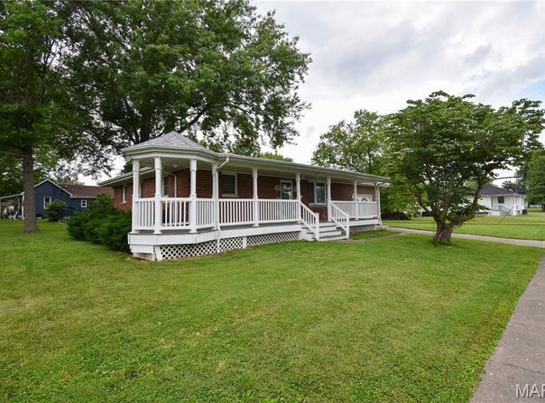 411 S Walnut Street, Mount Olive, IL 62069