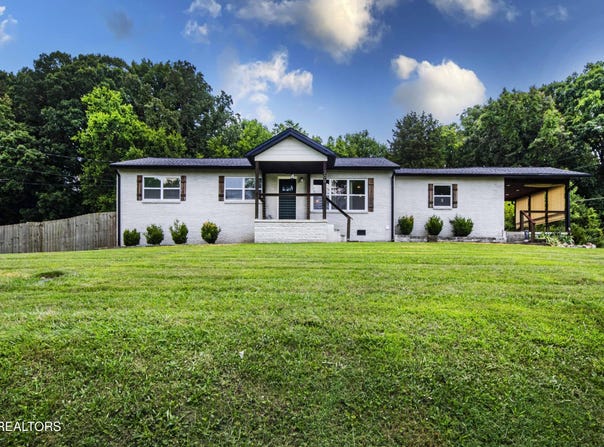 300 Dailey Ave, Loudon, TN 37774