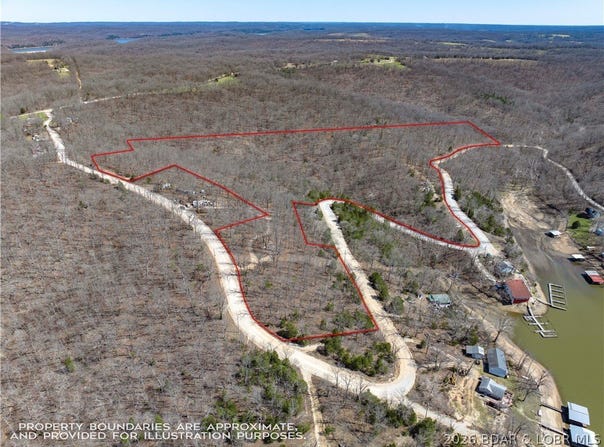 Central Ozarks Road, Edwards, MO 65326