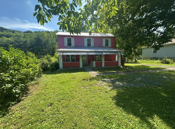 696 Tuckahoe Rd, White Sulphur Springs, WV 24986