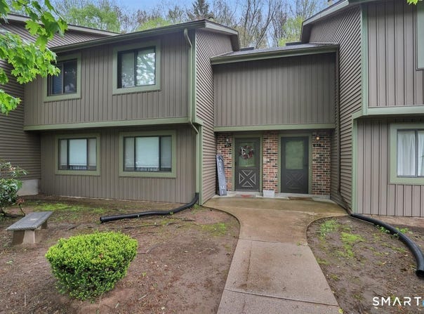 25 Cliffside Drive, Manchester, CT 06042