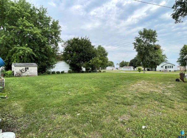 303 E Elm St, Harrisburg, SD 57032