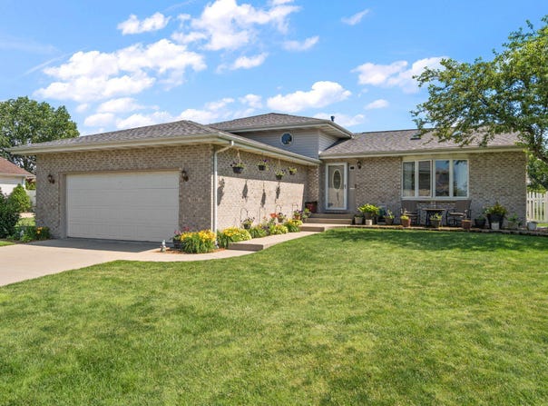 7531 E 106th Avenue, Crown Point, IN 46307