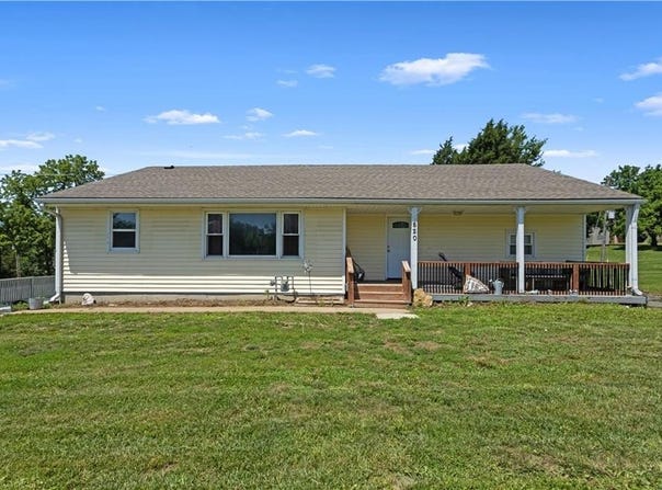 820 S Main Street, Lansing, KS 66043