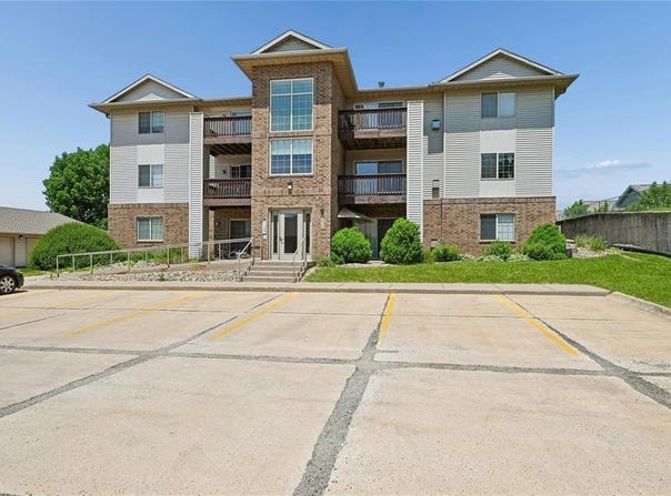 3010 Wilson Ave SW #2, Cedar Rapids, IA 52404