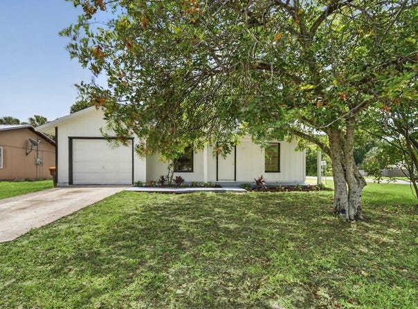 2575 1st Place, Vero Beach, FL 32962
