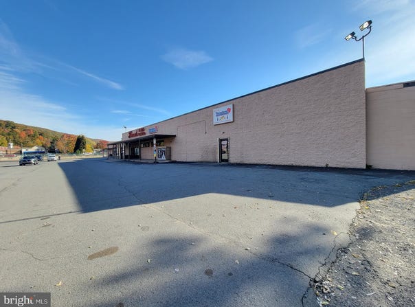 5 MOUNTAIN MALL, SHICKSHINNY, PA 18655