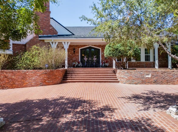 1302 Conlen Avenue, Dalhart, TX 79022