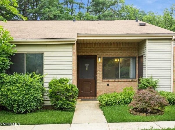 239 Medford Court, Manalapan, NJ 07726