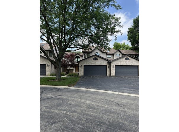 2143 N Juniper Lane, Arlington Heights, IL 60004