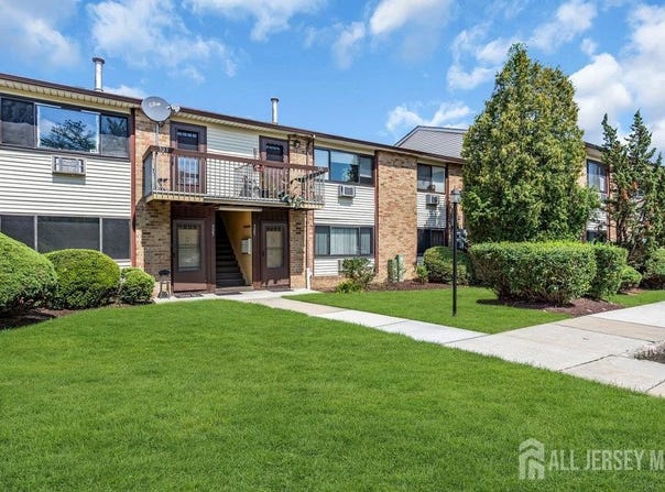 325 Cricket Lane, Woodbridge Proper, NJ 07095