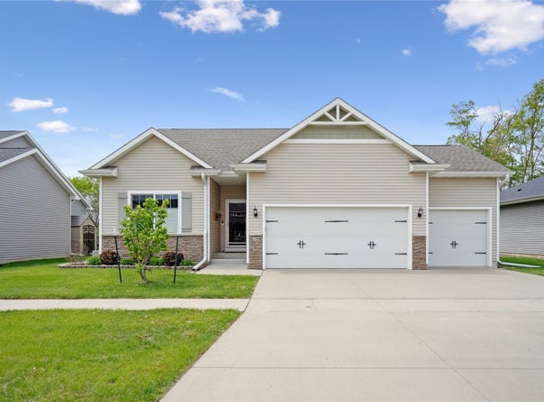 6398 NE 8th Court, Des Moines, IA 50313