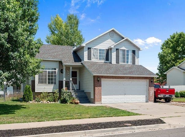 2132 W 2175 N, Clinton, UT 84015