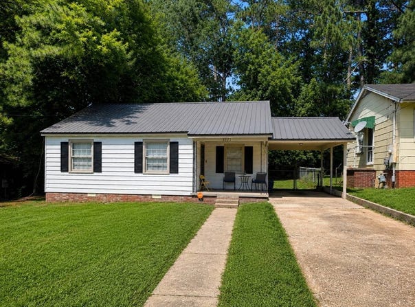 1371 Pine St, Grenada, MS 38901