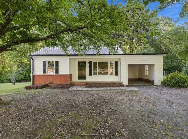 132 N Randolph Street, Liberty, NC 27298