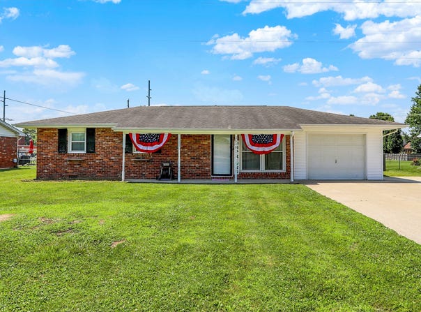 2630 Flintwood Drive, Columbus, IN 47203
