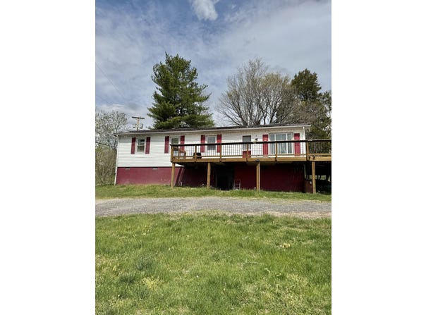 6237 Parrott Mountain Rd, Radford, VA 24142