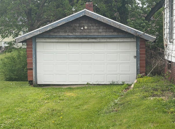 715 N 3rd Avenue E, Newton, IA 50208