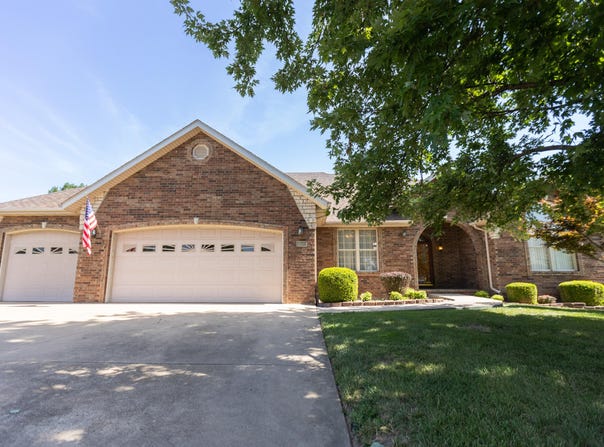 901 W Yellowstone Street, Nixa, MO 65714