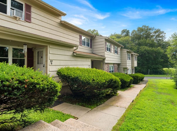 37 Lantern Park Drive, Naugatuck, CT 06770