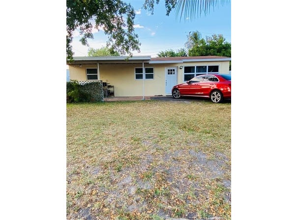 5901 NW 42nd Ter, North Lauderdale, FL 33319