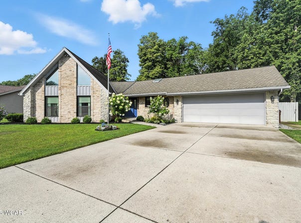 733 Queensbury Drive, Lima, OH 45804