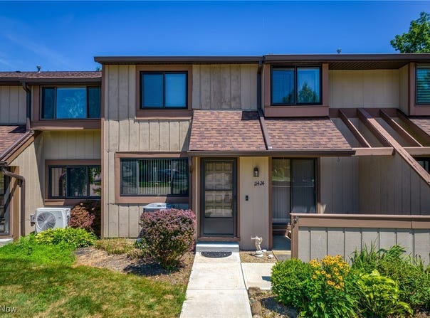 11424 Harbour Light Drive, North Royalton, OH 44133