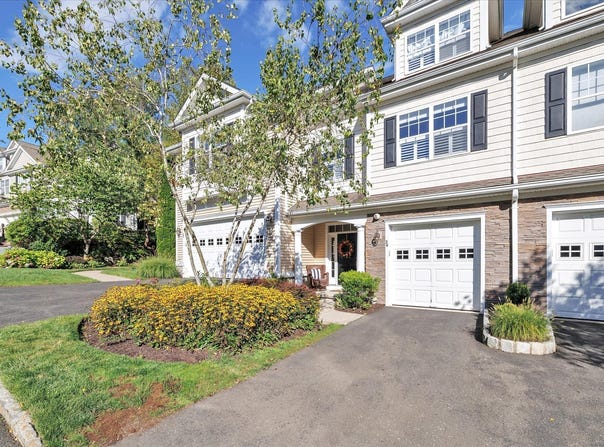 24 Ridgewood Drive, Middlebury, CT 06762